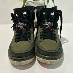 JORDAN SPIZIKE OLIVE GREEN MENS SIZE 9